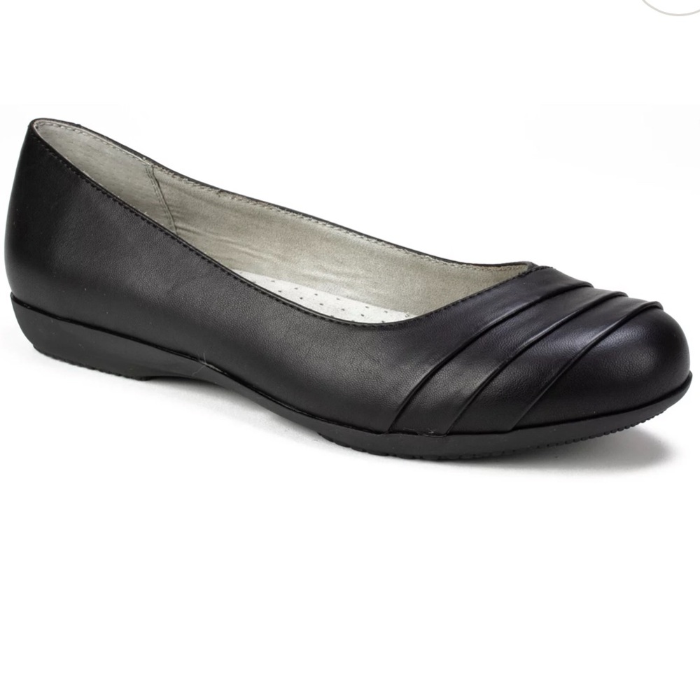 Cliffs by WHITE MOUNTAIN Dark Navy Flats
